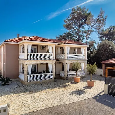 With Parking Space - 24513 דירה *