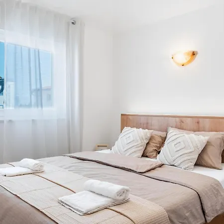 With Parking Space - 24513 Apartman *