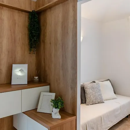 Apartman With Parking Space - 24513 Vir