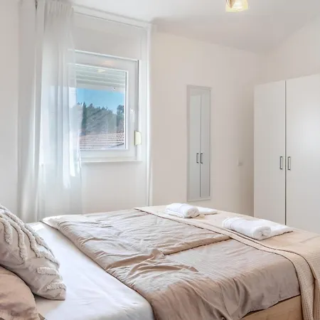 Apartman With Parking Space - 24513