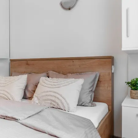 Apartman With Parking Space - 24513 Vir