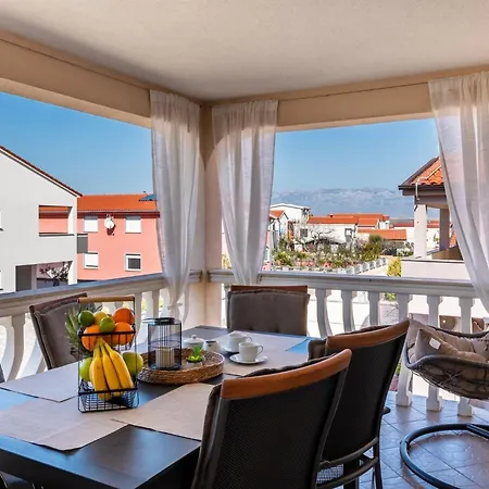 Apartman With Parking Space - 24513 Vir